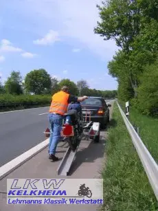 Heimweg auf dem Anhänger Heimweg auf dem Anhänger