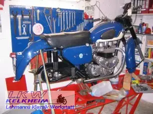 AJS 31 DeLuxe wartet auf neue Räder AJS 31 DeLuxe wartet auf neue Räder