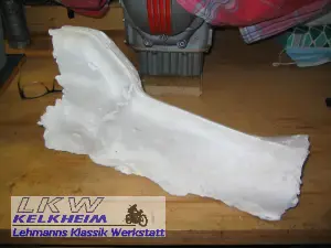 Gipsmodell des Bauraums unter dem BMW R100RS Tank Gipsmodell des Bauraums unter dem BMW R100RS Tank