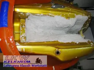 Anfertigen eines Gipsmodells für den Bauraum unter dem BMW R100RS Tank Anfertigen eines Gipsmodells für den Bauraum unter dem BMW R100RS Tank