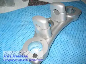 Glasperlgestrahlte BMW R100RS Gabelbrücke mit Lenkerhalter Glasperlgestrahlte BMW R100RS Gabelbrücke mit Lenkerhalter