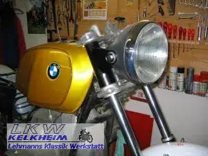 Grigat-Gabelbrücke mit Scheinwerfer an der BMW R100RS Grigat-Gabelbrücke mit Scheinwerfer an der BMW R100RS