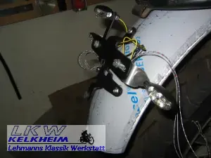Schräge Ansicht auf den Kennzeichen- und Blinkerhalter für die BMW R100RS Schräge Ansicht auf den Kennzeichen- und Blinkerhalter für die BMW R100RS