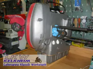 Der fertige BMW R100RS Rumpfmotor auf der Werkbank Der fertige BMW R100RS Rumpfmotor auf der Werkbank