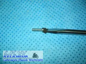 Schraube mit Knüttelkit fixiert Schraube mit Knüttelkit fixiert