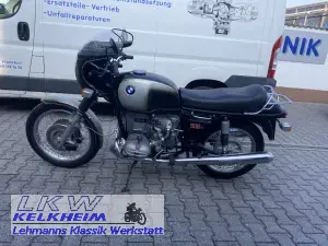 Die BMW R90S wird an den neuen Besitzer ausgeliefert Die BMW R90S wird an den neuen Besitzer ausgeliefert