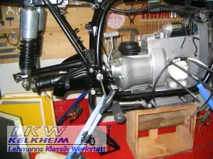 BMW R90S Getriebe und Schwinge sind montiert BMW R90S Getriebe und Schwinge sind montiert
