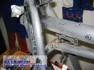 BMW R90S Lackiervorbereitung im Bereich des Lenkkopfs BMW R90S Lackiervorbereitung im Bereich des Lenkkopfs