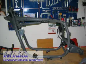 BMW R90S Lackiervorbereitung des Rahmens BMW R90S Lackiervorbereitung des Rahmens