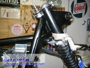 BMW R90S Gabel ist montiert BMW R90S Gabel ist montiert